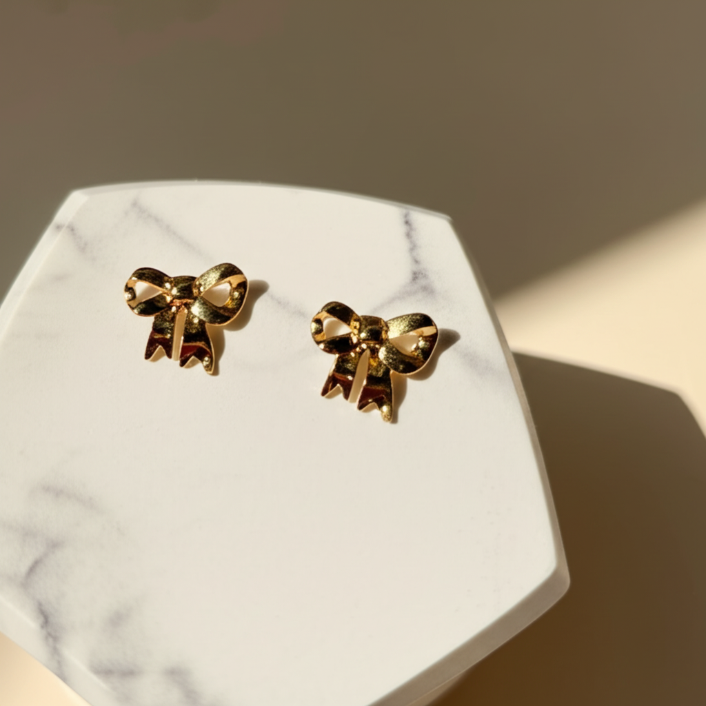 Bow-Knot shaped studs - Earrings - View 3